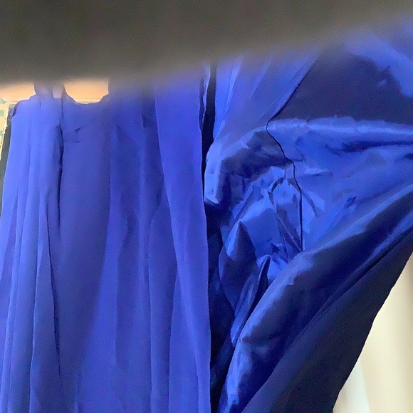 Gown - Picture 6 of 8